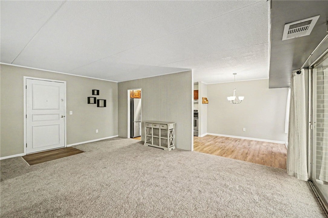 2301 Charlemagne Cir