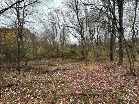 Photo of 147 Valley St, Derry, PA 15627 (MLS # 1731693)