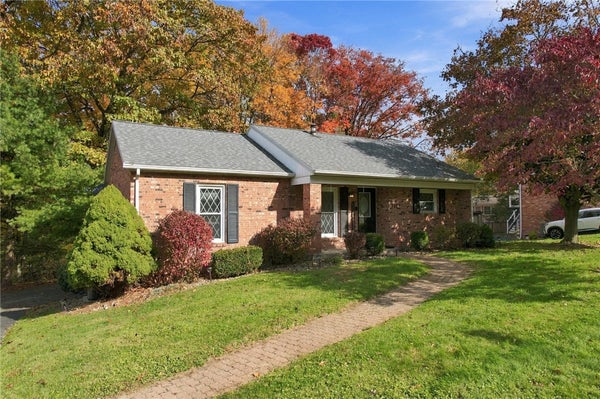111 BRAETHORN DR, BUTLER, PA 16001 - Image 1e7e231e3d912f0f4dd2dfc3362332a4/433774181