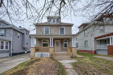 Photo of 923 Adams St, New Castle, PA 16101 (MLS # 1731705)