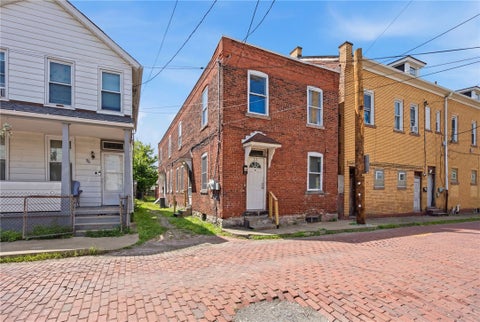 Photo of 312 Campbell St, Mc Kees Rocks, PA 15136 (MLS # 1764148)