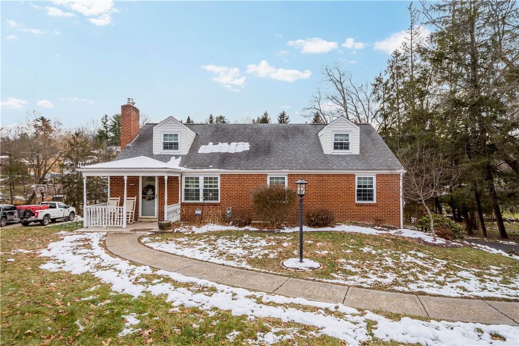 Photo of 224 Hays Rd, Upper St. Clair, PA 15241 (MLS # 1733327)