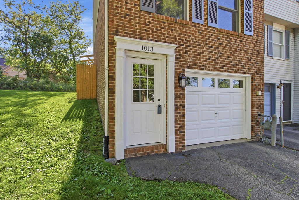 1013 Cottonwood Court