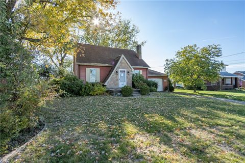 Photo of 147 Wayne St, New Kensington, PA 15068 (MLS # 1727365)