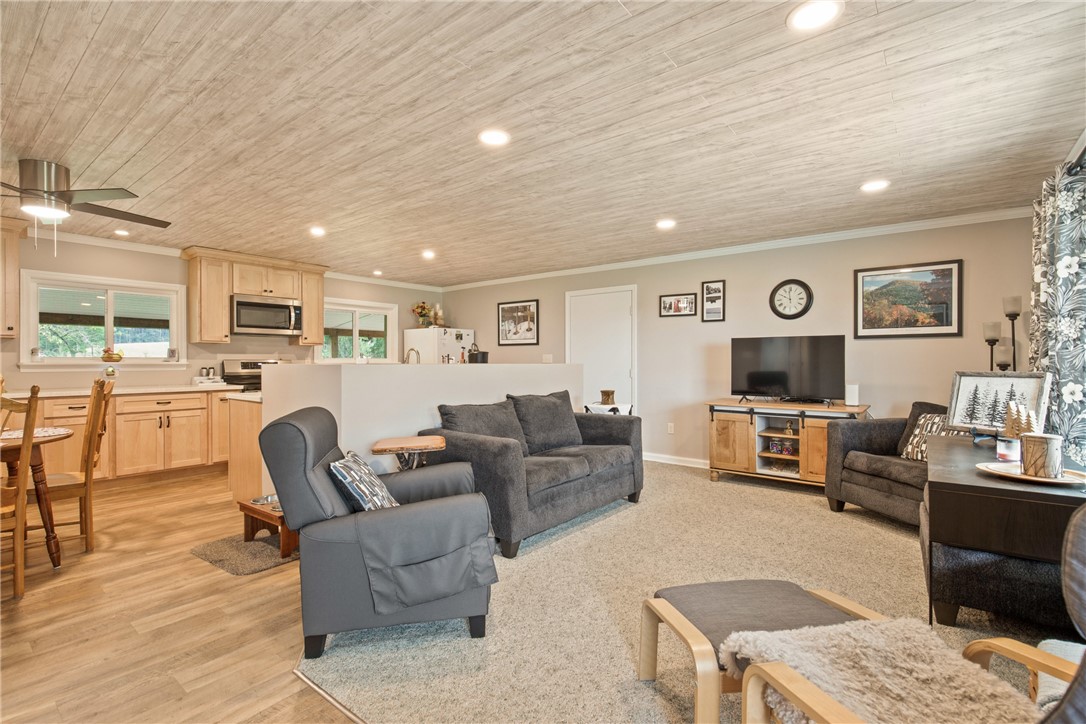 Upper Turkeyfoot Twp, Pennsylvania 15551, United States, 3 Bedrooms Bedrooms, ,2 BathroomsBathrooms,Residential,Pending,186698