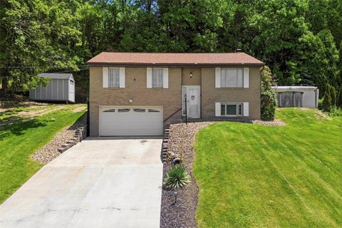 Photo of 38 Lynncrest Cir, Cecil, PA 15321 (MLS # 1758830)