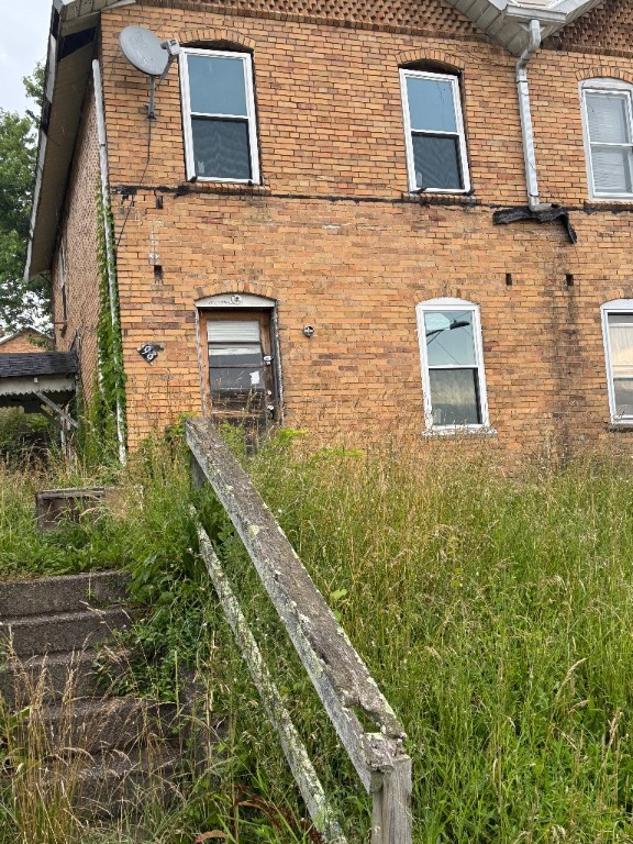 98 5th St