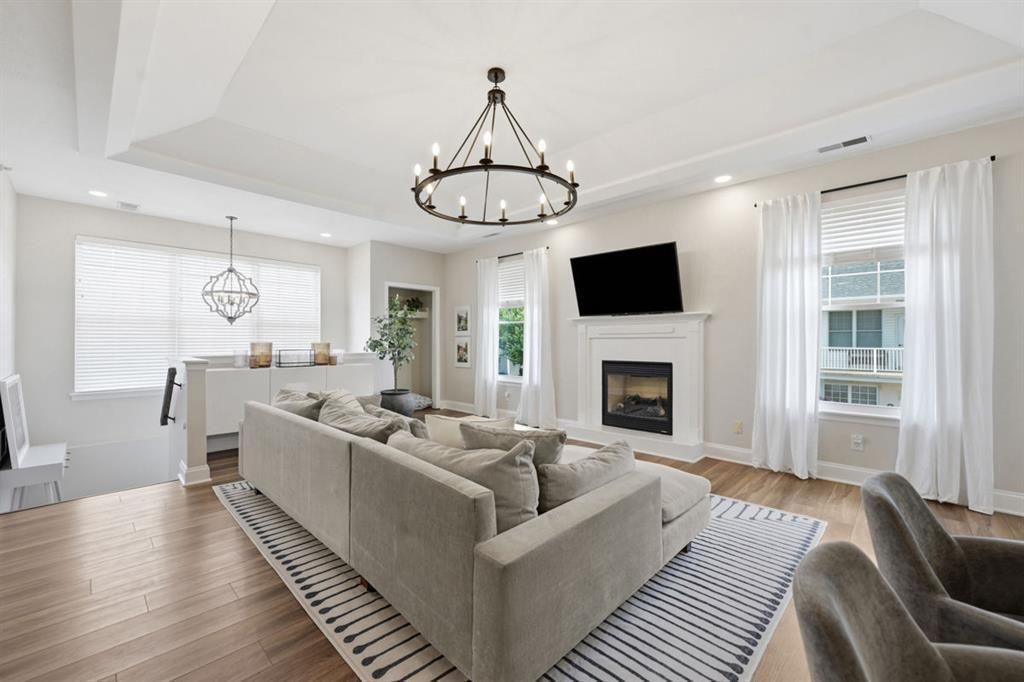 244 Adams Pointe Blvd 6