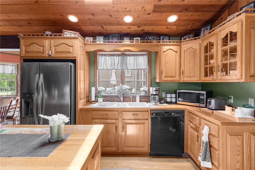 South Pymatuning Twp, Pennsylvania 16150, United States, 4 Bedrooms Bedrooms, ,4 BathroomsBathrooms,Residential,Active,55287