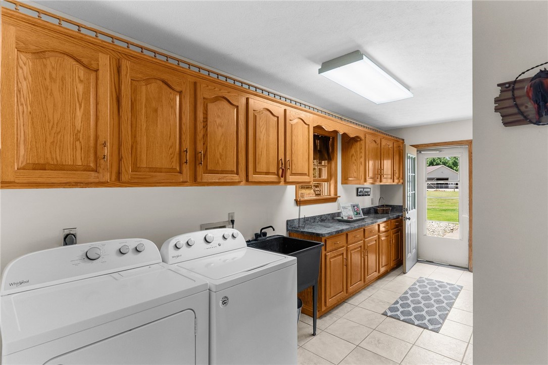 South Pymatuning Twp, Pennsylvania 16150, United States, 4 Bedrooms Bedrooms, ,4 BathroomsBathrooms,Residential,Active,55287