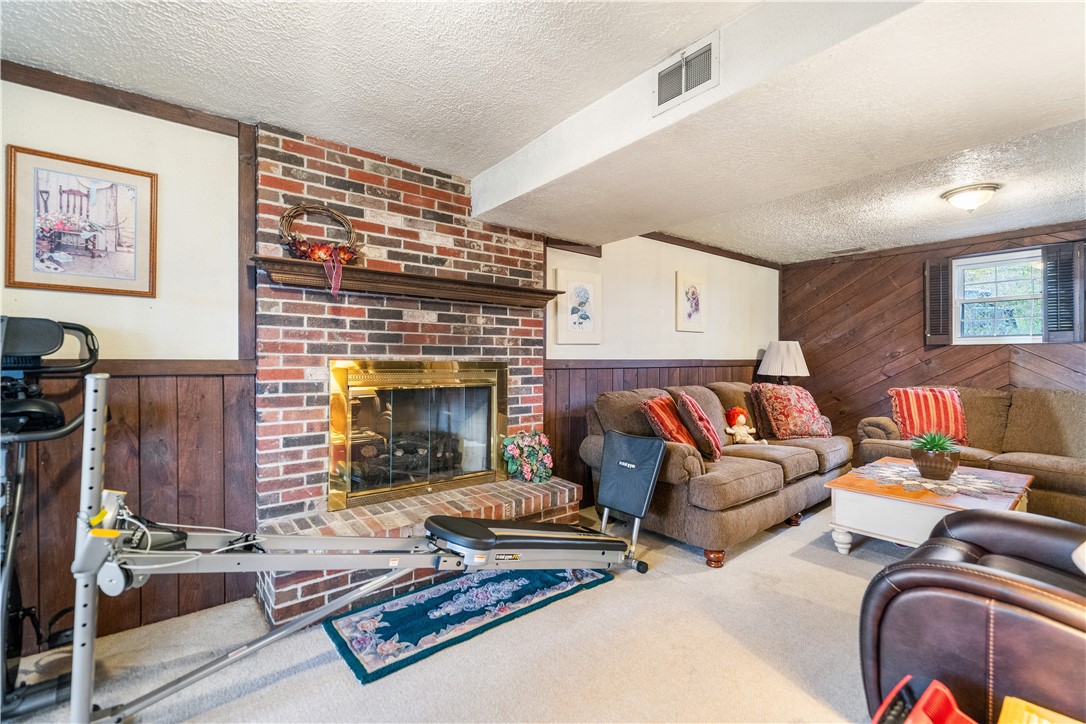 Hopewell Twp - Bea, Pennsylvania 15001, United States, 3 Bedrooms Bedrooms, ,2 BathroomsBathrooms,Residential,Pending,31061