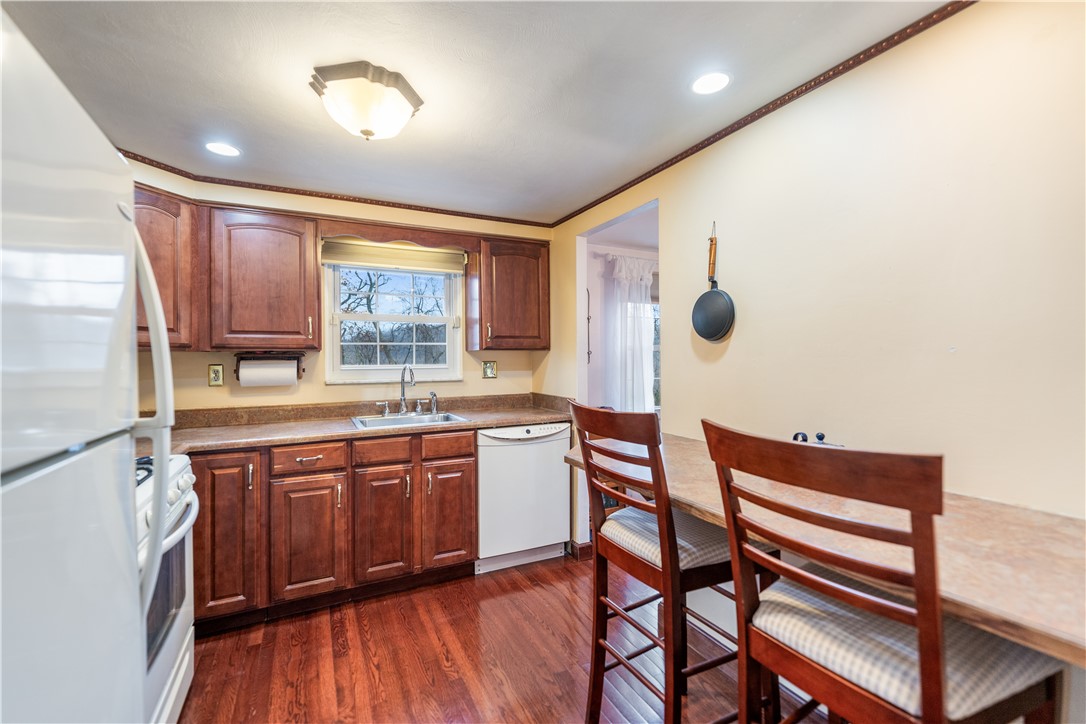 Hopewell Twp - Bea, Pennsylvania 15001, United States, 3 Bedrooms Bedrooms, ,2 BathroomsBathrooms,Residential,Pending,31061