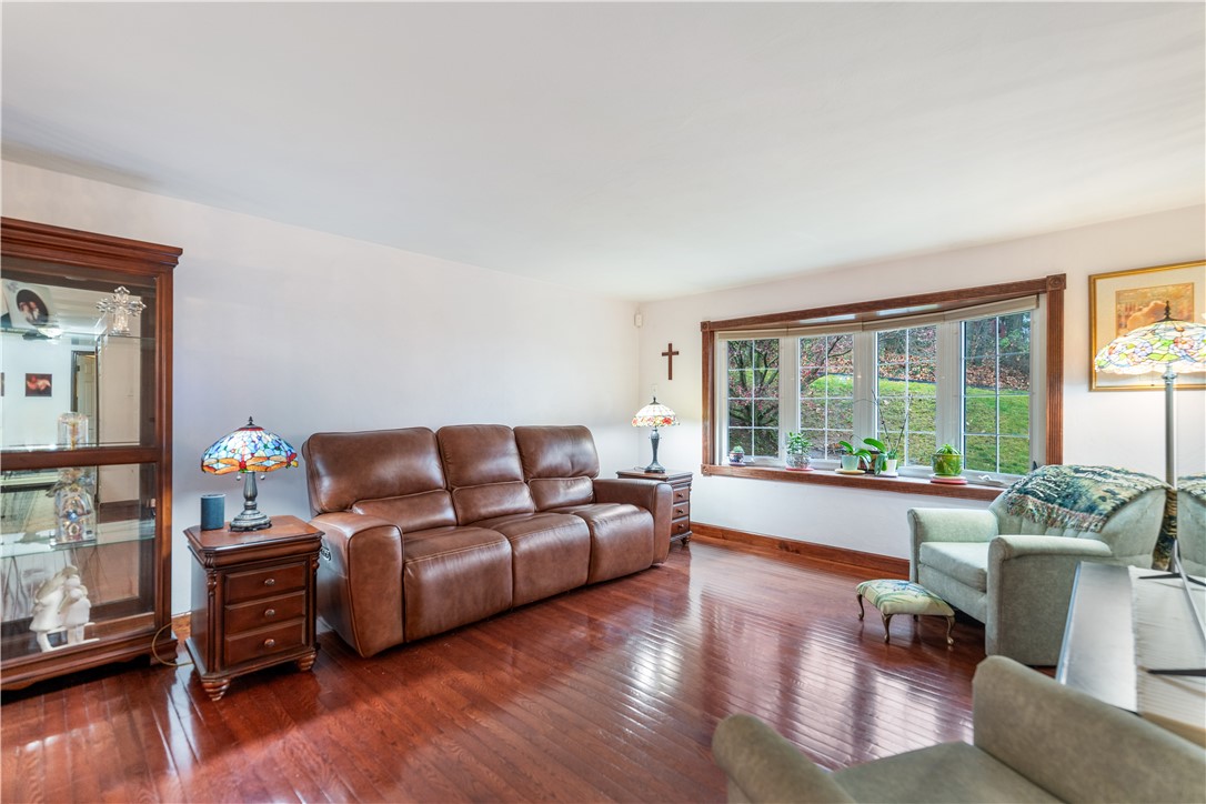 Hopewell Twp - Bea, Pennsylvania 15001, United States, 3 Bedrooms Bedrooms, ,2 BathroomsBathrooms,Residential,Pending,31061