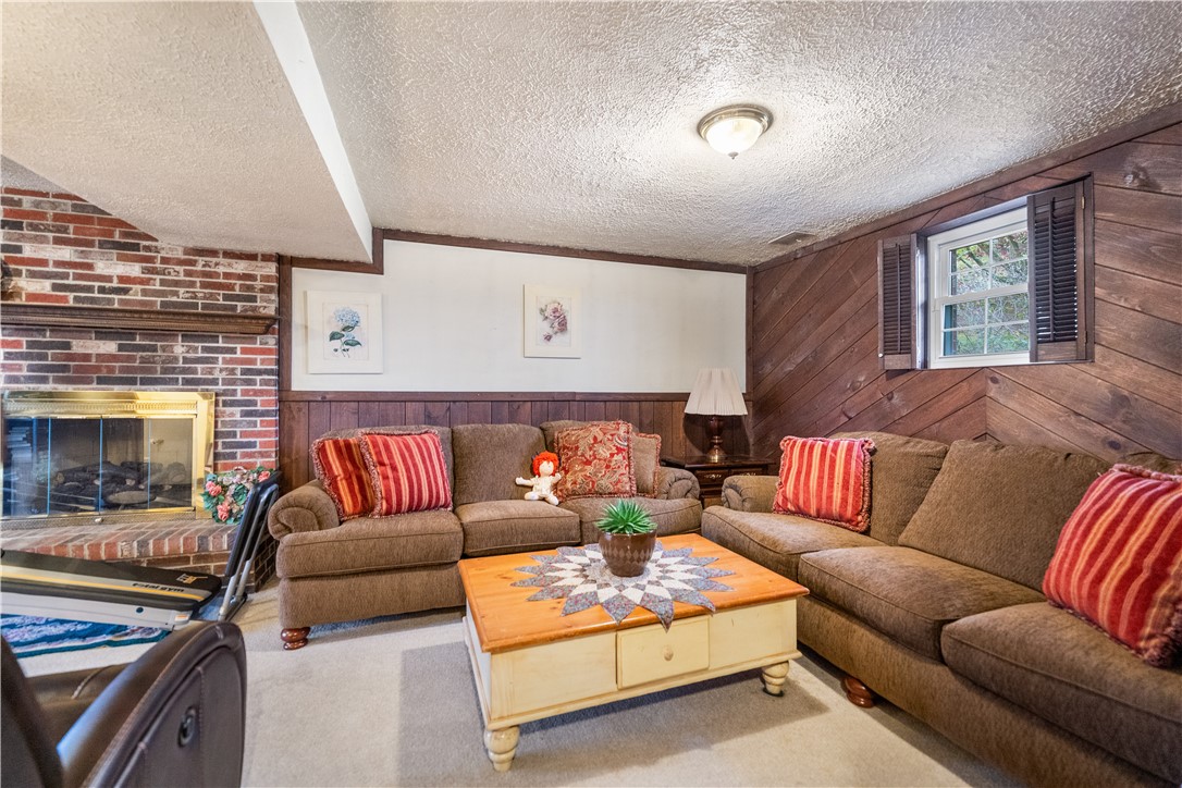 Hopewell Twp - Bea, Pennsylvania 15001, United States, 3 Bedrooms Bedrooms, ,2 BathroomsBathrooms,Residential,Pending,31061