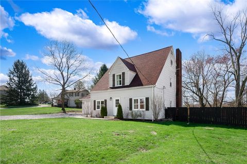 Photo of 431 Sunset Dr, Butler, PA 16001 (MLS # 1747688)