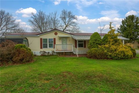 Photo of 903 Chester Dr, Cranberry Twp, PA 16066 (MLS # 1745068)