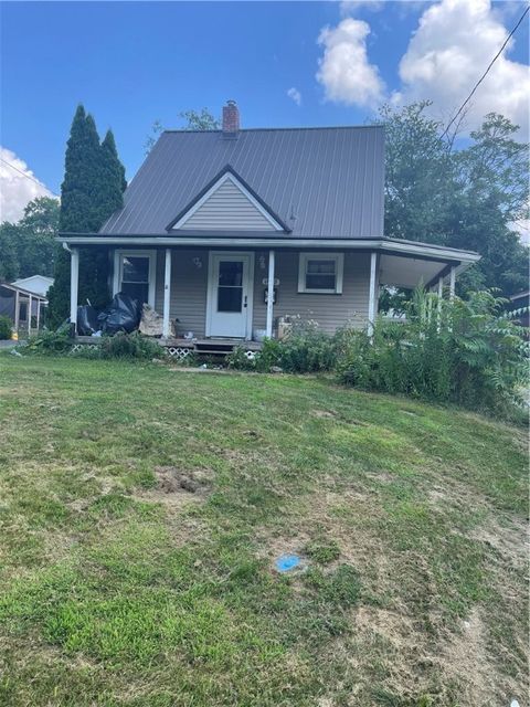 Photo of 1648 Katherine St, New Castle, PA 16105 (MLS # 1724342)