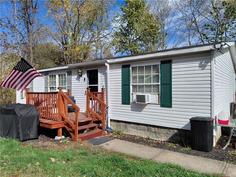 Photo of 302 Polo Dr, Shelocta, PA 15774 (MLS # 1726226)