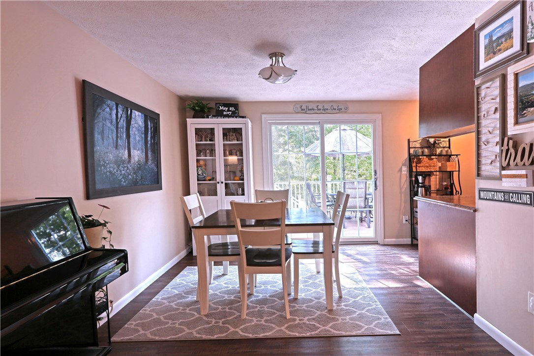 North Fayette, Pennsylvania 15126, United States, 3 Bedrooms Bedrooms, ,2 BathroomsBathrooms,Residential,Pending,50818