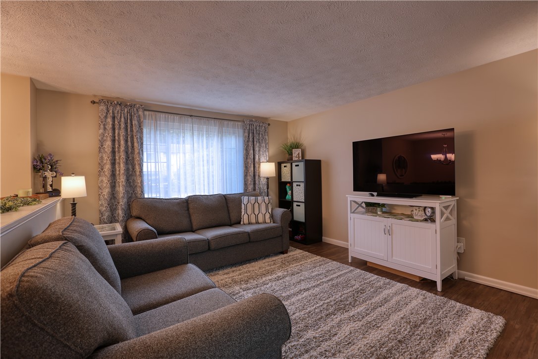 North Fayette, Pennsylvania 15126, United States, 3 Bedrooms Bedrooms, ,2 BathroomsBathrooms,Residential,Pending,50818