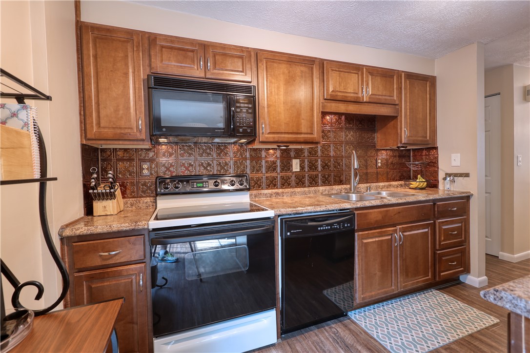 North Fayette, Pennsylvania 15126, United States, 3 Bedrooms Bedrooms, ,2 BathroomsBathrooms,Residential,Pending,50818