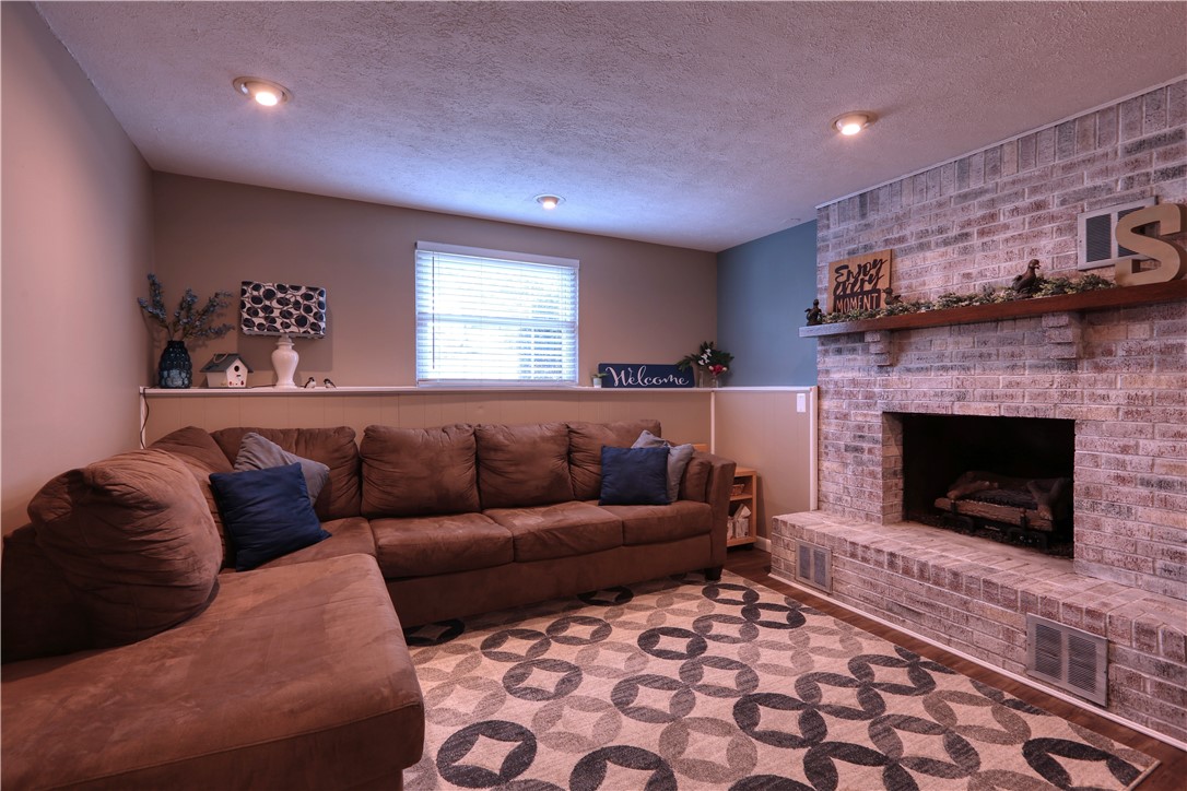 North Fayette, Pennsylvania 15126, United States, 3 Bedrooms Bedrooms, ,2 BathroomsBathrooms,Residential,Pending,50818