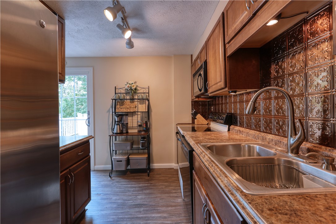 North Fayette, Pennsylvania 15126, United States, 3 Bedrooms Bedrooms, ,2 BathroomsBathrooms,Residential,Pending,50818