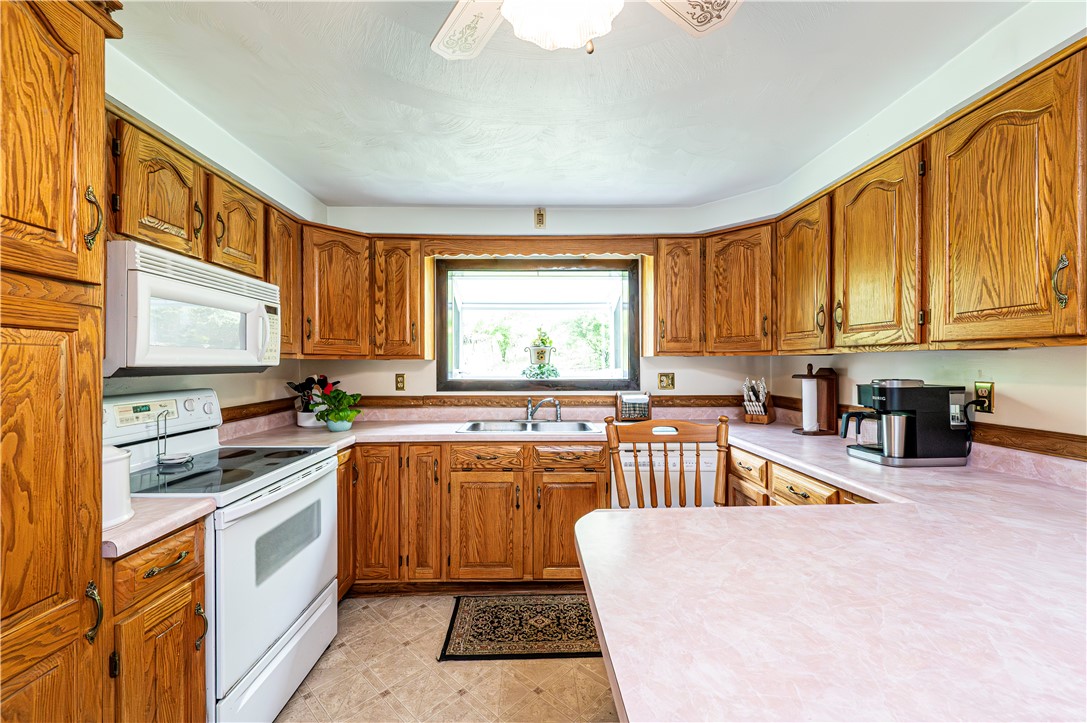 Youngwood, Pennsylvania 15697, United States, 3 Bedrooms Bedrooms, ,2 BathroomsBathrooms,Residential,Active,160223