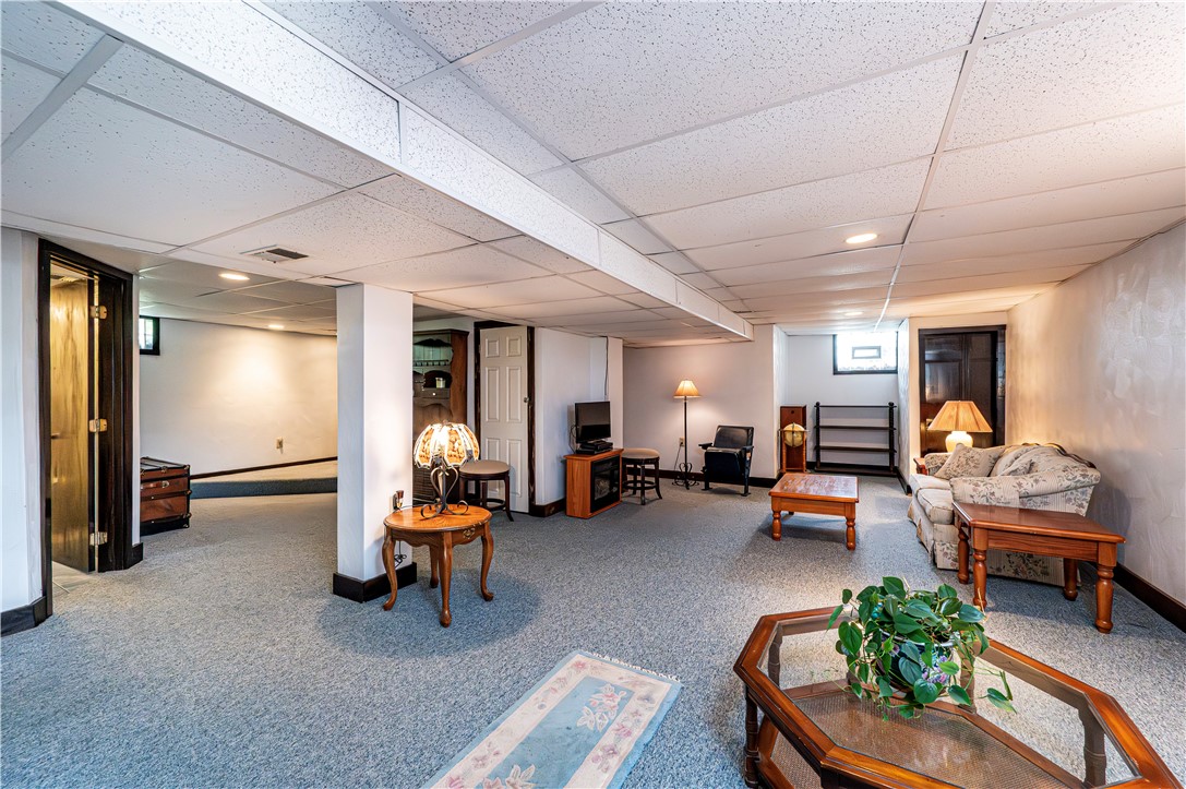 Youngwood, Pennsylvania 15697, United States, 3 Bedrooms Bedrooms, ,2 BathroomsBathrooms,Residential,Active,160223