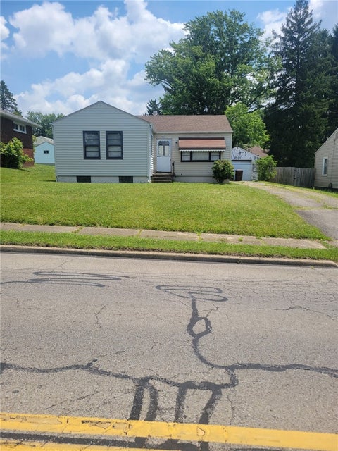 Homes For Sale - 913 Indiana Ave Ave<br/> Farrell, PA 16121