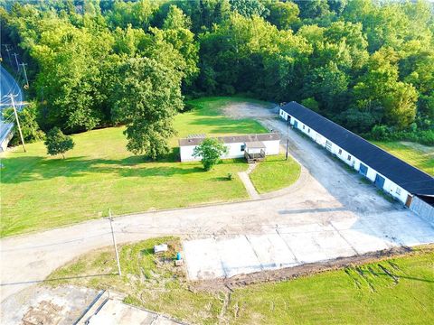 Photo of 1761 Old Youngstown Rd, Edinburg, PA 16116 (MLS # 1729472)