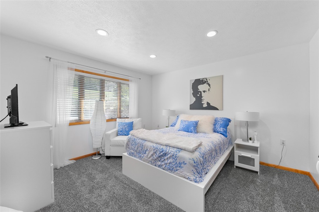 Dunbar Twp, Pennsylvania 15425, United States, 4 Bedrooms Bedrooms, ,5 BathroomsBathrooms,Residential,Active,235123