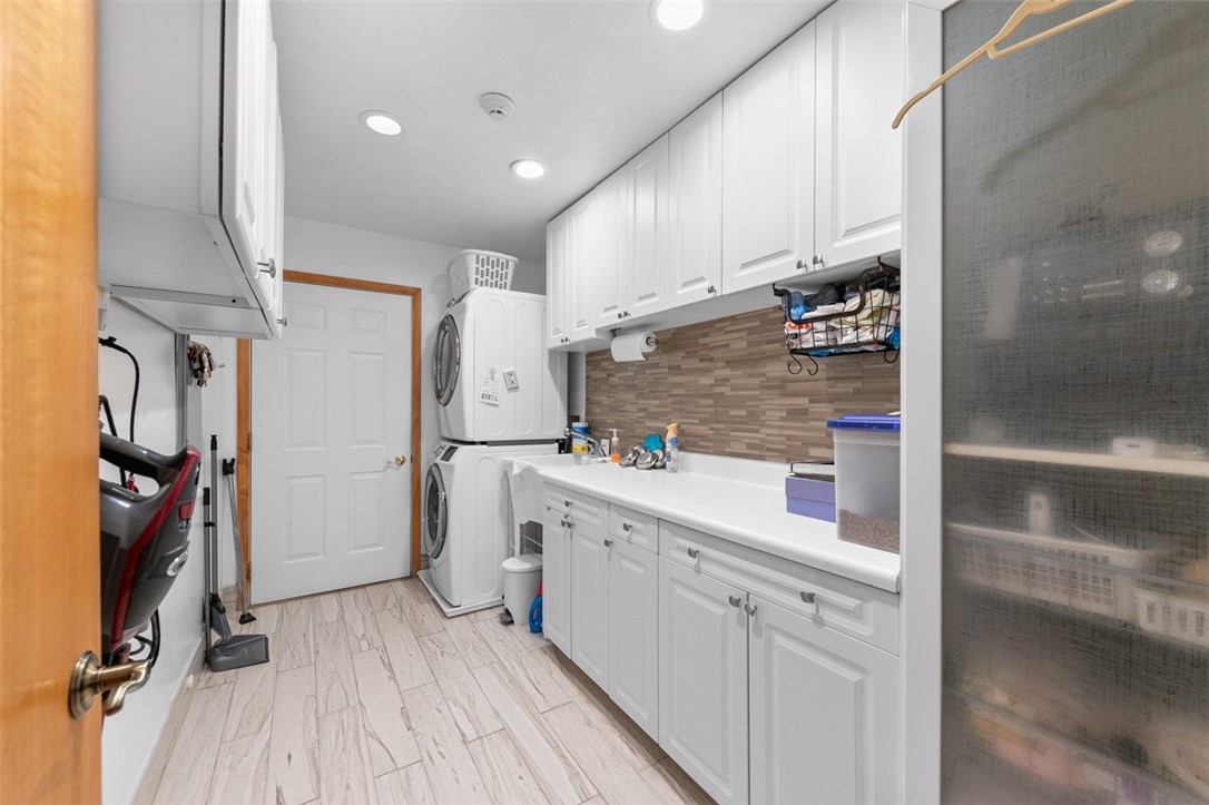 Dunbar Twp, Pennsylvania 15425, United States, 4 Bedrooms Bedrooms, ,5 BathroomsBathrooms,Residential,Active,235123