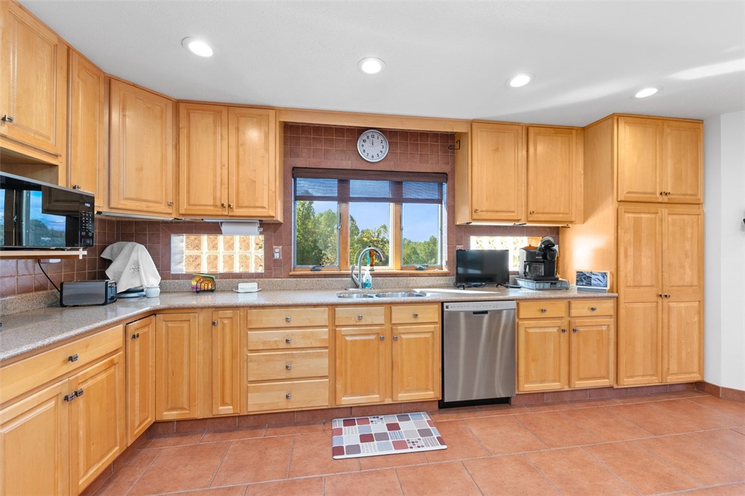 Dunbar Twp, Pennsylvania 15425, United States, 4 Bedrooms Bedrooms, ,5 BathroomsBathrooms,Residential,Active,235123