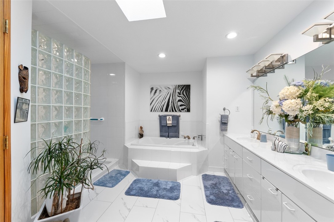 Dunbar Twp, Pennsylvania 15425, United States, 4 Bedrooms Bedrooms, ,5 BathroomsBathrooms,Residential,Active,235123