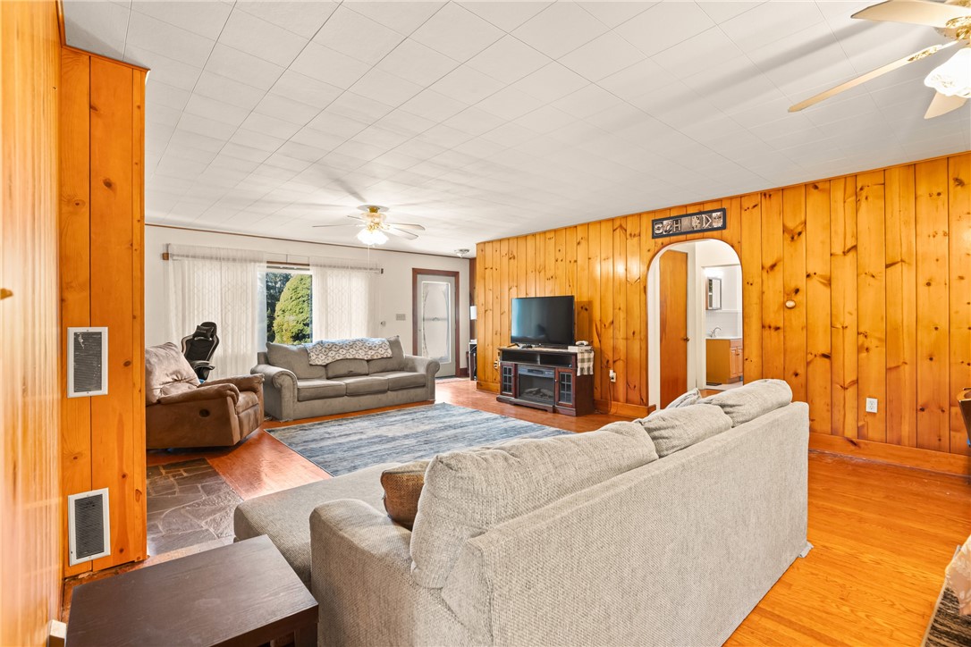 Summit Twp, Pennsylvania 15552, United States, 2 Bedrooms Bedrooms, ,1 BathroomBathrooms,Residential,Contingent,226279