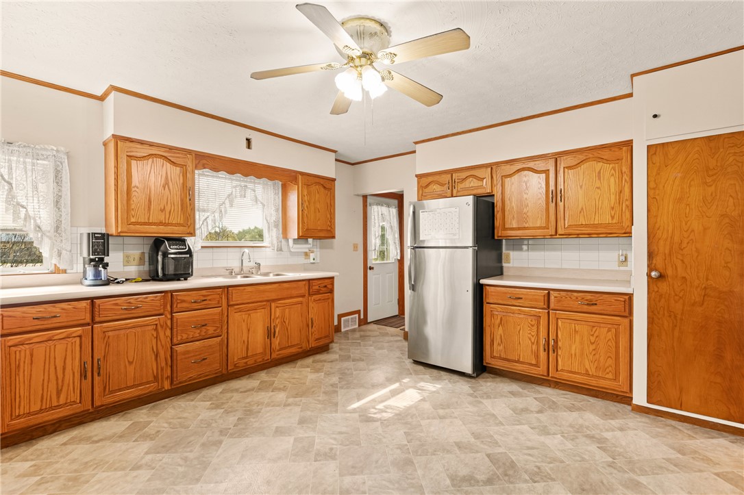 Summit Twp, Pennsylvania 15552, United States, 2 Bedrooms Bedrooms, ,1 BathroomBathrooms,Residential,Contingent,226279