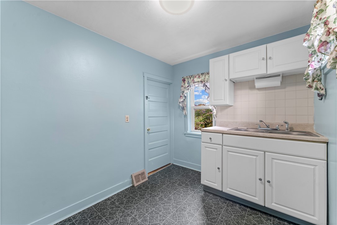 Summit Twp, Pennsylvania 16002, United States, 2 Bedrooms Bedrooms, ,1 BathroomBathrooms,Residential,Pending,233889