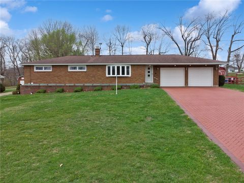 Photo of 110 Winfield Cir, Greensburg, PA 15601 (MLS # 1746889)