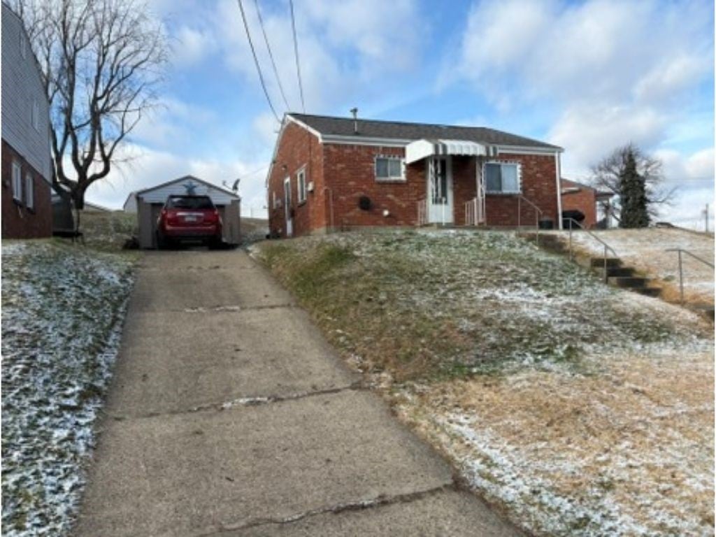 Photo 1 of 13 — 117 Delrose Dr, Liberty Boro, PA 15133