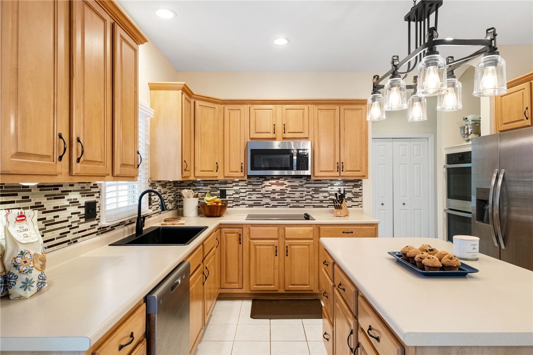 Cranberry Twp, Pennsylvania 16066, United States, 4 Bedrooms Bedrooms, ,3 BathroomsBathrooms,Residential,Pending,8440