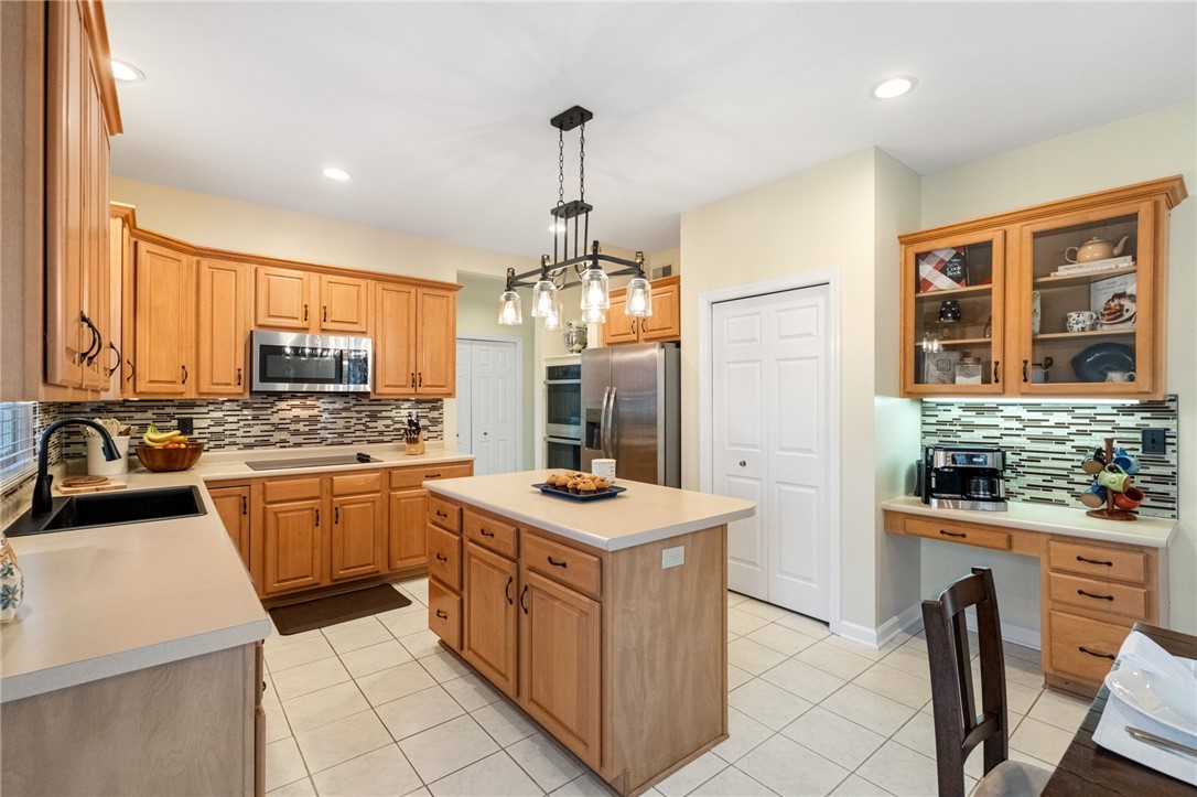 Cranberry Twp, Pennsylvania 16066, United States, 4 Bedrooms Bedrooms, ,3 BathroomsBathrooms,Residential,Pending,8440