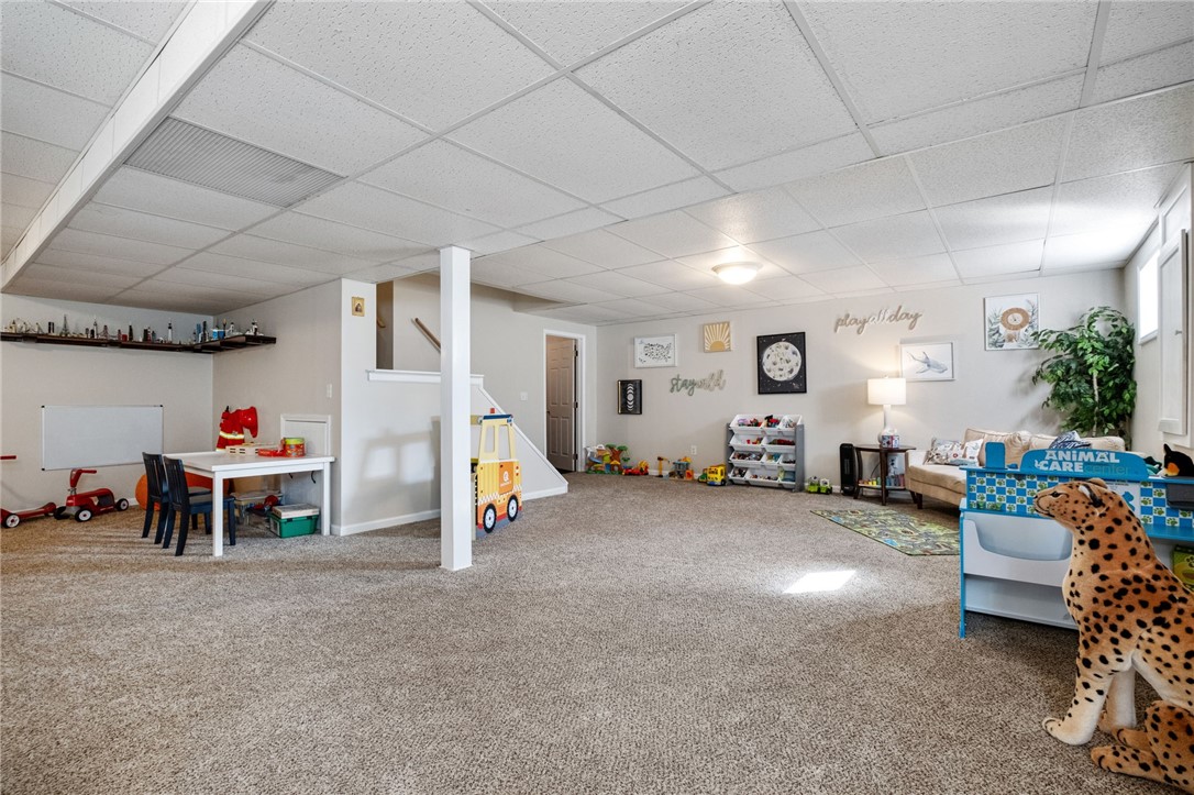 Cranberry Twp, Pennsylvania 16066, United States, 4 Bedrooms Bedrooms, ,3 BathroomsBathrooms,Residential,Pending,8440