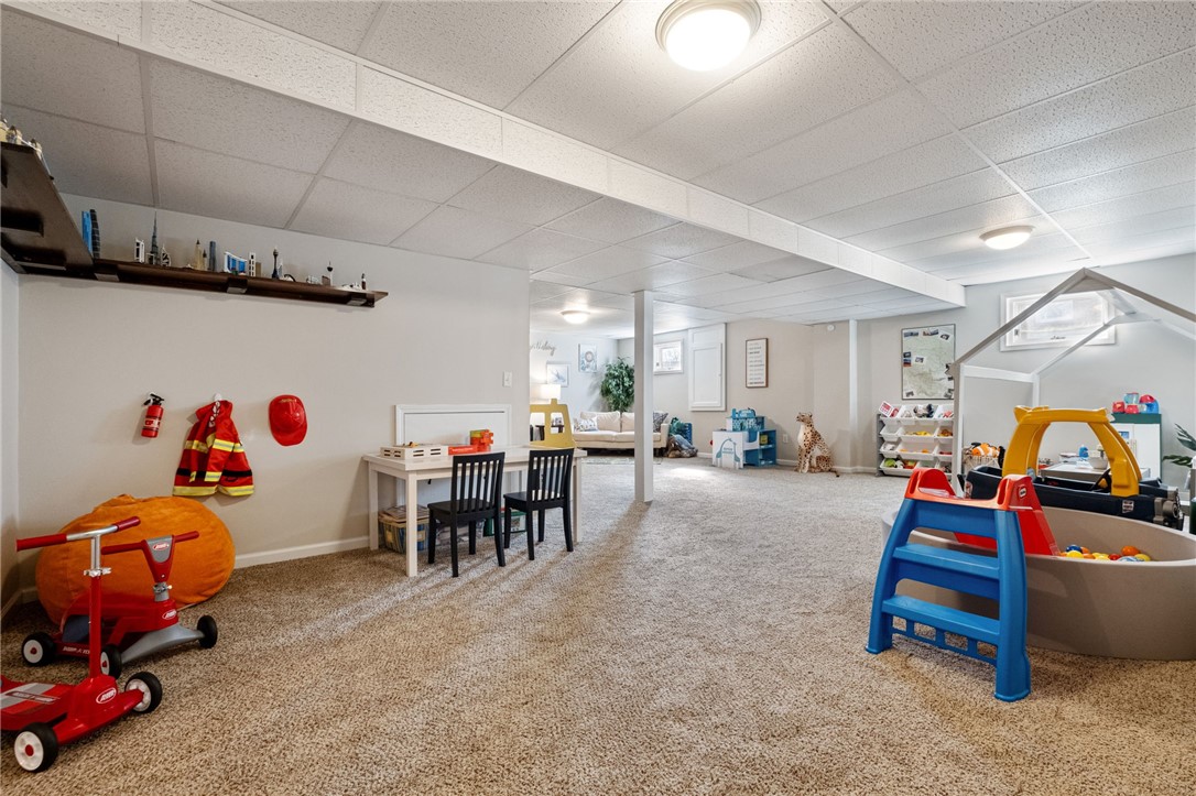 Cranberry Twp, Pennsylvania 16066, United States, 4 Bedrooms Bedrooms, ,3 BathroomsBathrooms,Residential,Pending,8440