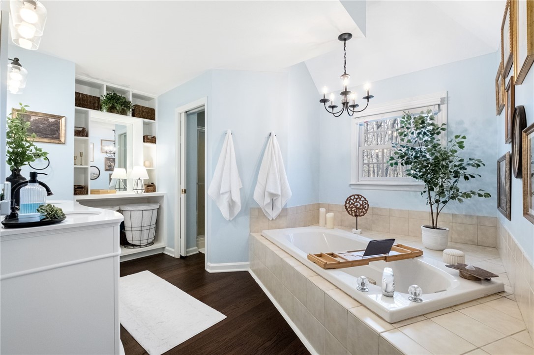 Cranberry Twp, Pennsylvania 16066, United States, 4 Bedrooms Bedrooms, ,3 BathroomsBathrooms,Residential,Pending,8440