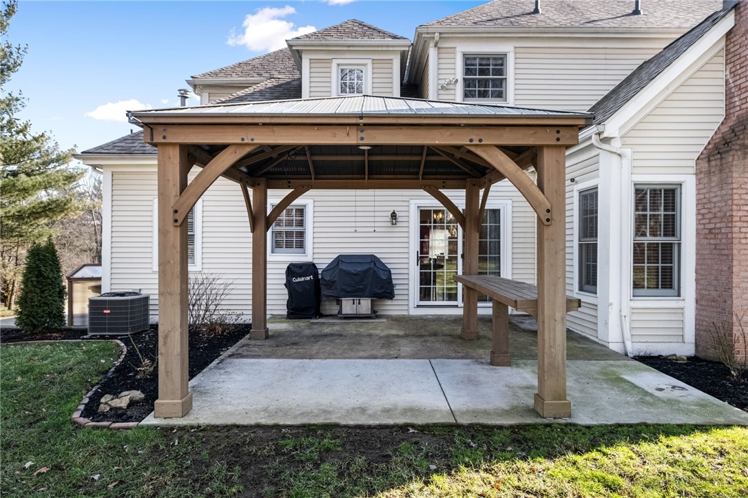 Cranberry Twp, Pennsylvania 16066, United States, 4 Bedrooms Bedrooms, ,3 BathroomsBathrooms,Residential,Pending,8440