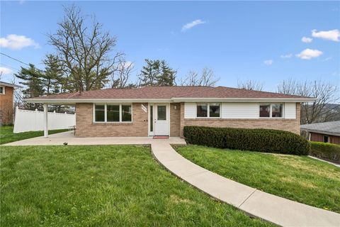 Photo of 641 Longvue Dr, Houston, PA 15342 (MLS # 1748532)