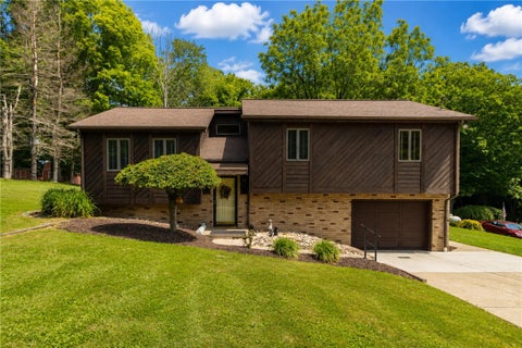 Photo of 204 Republic St, Uniontown, PA 15401 (MLS # 1758147)