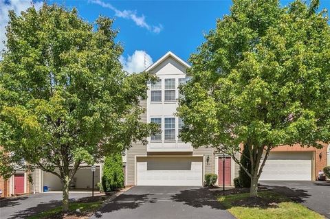 Photo of 1305 Michael Dr, Pittsburgh, PA 15227 (MLS # 1743952)