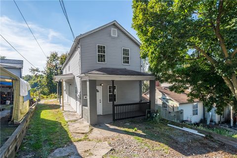 Photo of 904 Hilltop St, Homestead, PA 15120 (MLS # 1750900)